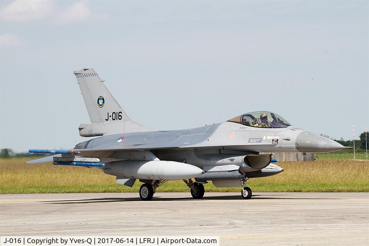 J-016, General Dynamics F-16AM Fighting Falcon C/N 6D-172, General Dynamics F-16AM Fighting Falcon, Taxiing to flight line, Landivisiau Naval Air Base (LFRJ) Tiger Meet 2017