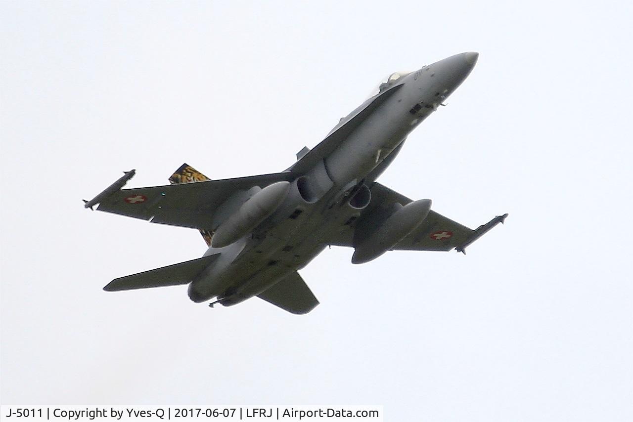 J-5011, McDonnell Douglas F/A-18C Hornet C/N 1351, McDonnell Douglas FA-18C Hornet, Climbing from rwy 26, Landivisiau Naval Air Base (LFRJ) Tiger Meet 2017