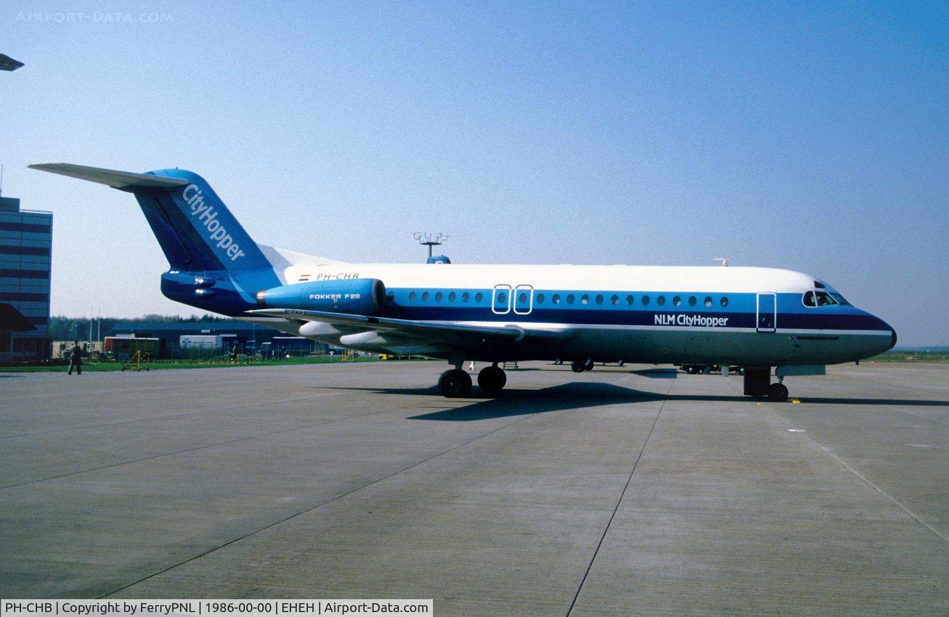 PH-CHB, 1978 Fokker F-28-4000 Fellowship C/N 11138, NLM F28 awaiting its pax
