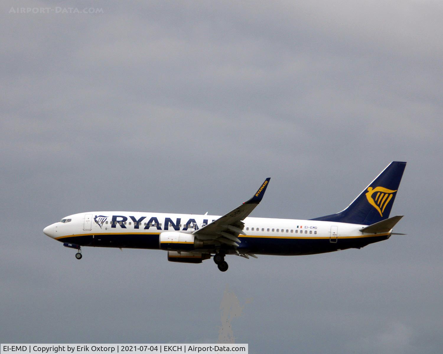 EI-EMD, 2010 Boeing 737-8AS C/N 38509, EI-EMD landing rw 22L