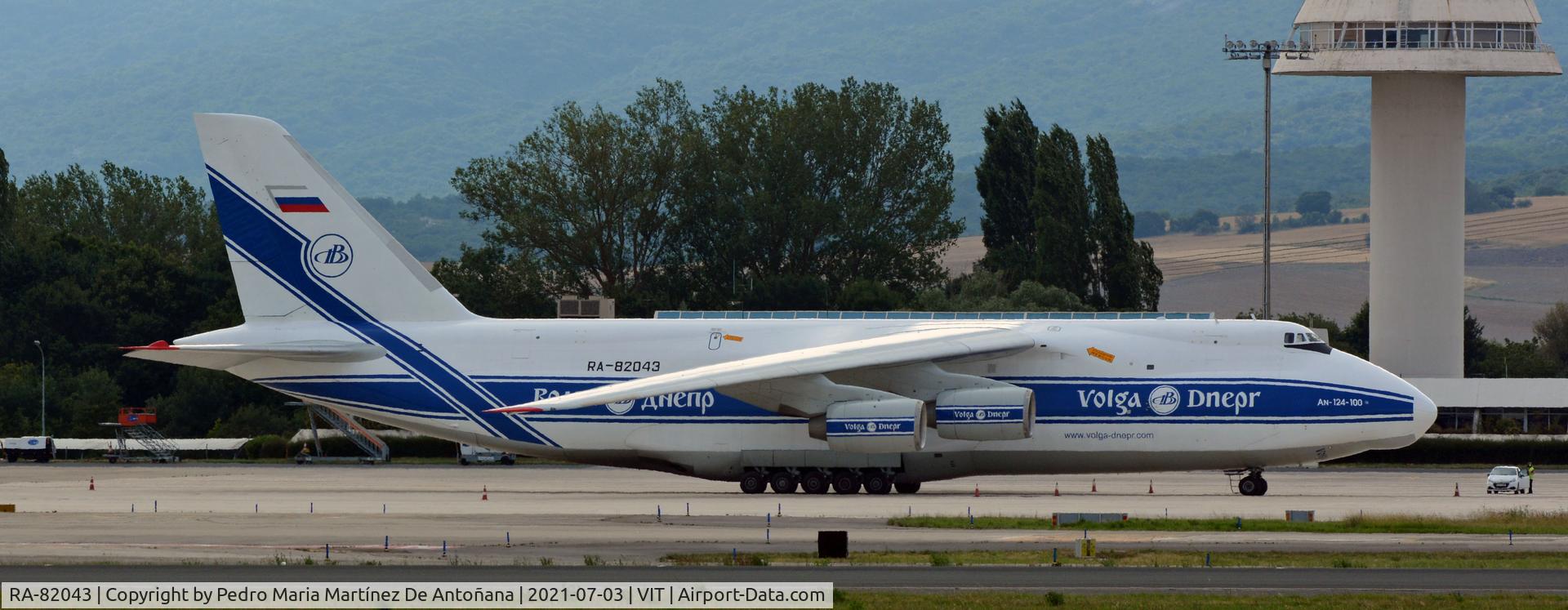 RA-82043, 1990 Antonov An-124-100 Ruslan C/N 9773054155101/0607, Aeropuerto de Foronda - Vitoria-Gasteiz - Euskadi - España