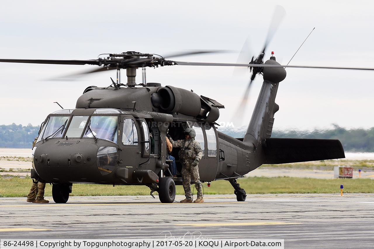 86-24498, 1986 Sikorsky UH-60A Black Hawk C/N 70.993, RI ARNG Blackhawk picking up media