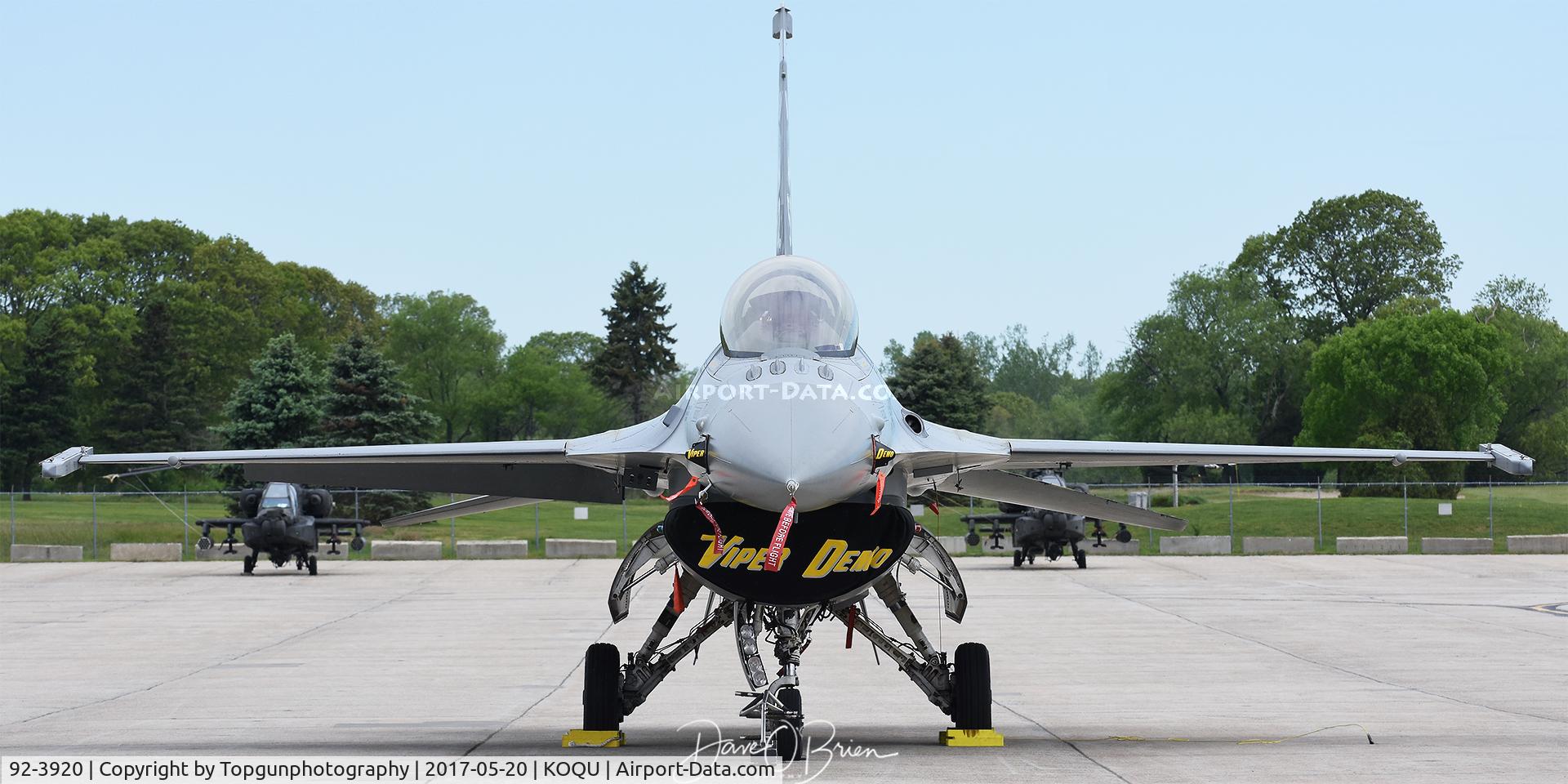 92-3920, Lockheed F-16C Fighting Falcon C/N CC-162, Demo Viper on the hot ramp