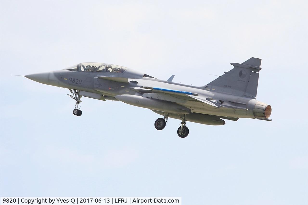 9820, 2005 Saab JAS-39D Gripen C/N 39820, Saab JAS-39D Gripen, On final rwy 26, Landivisiau Naval Air Base (LFRJ) Tiger Meet 2017