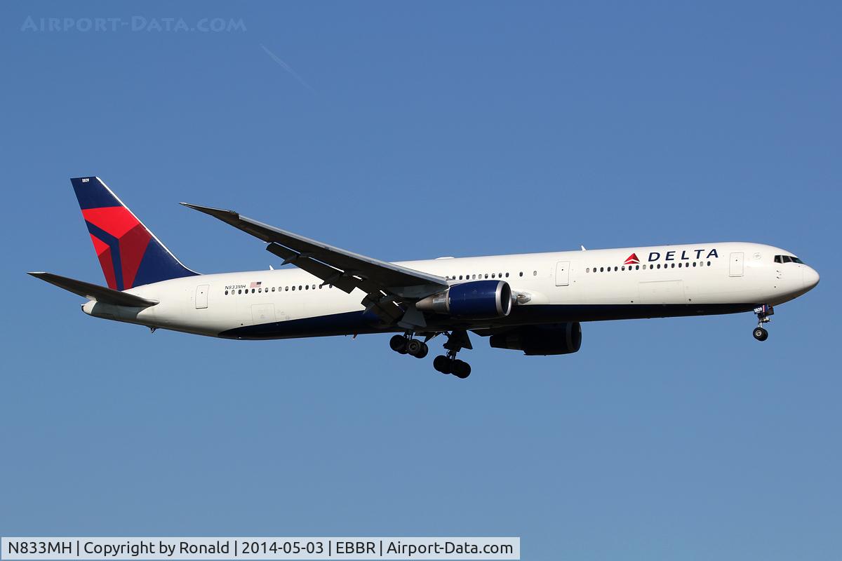 N833MH, 2000 Boeing 767-432/ER C/N 29706, at bru