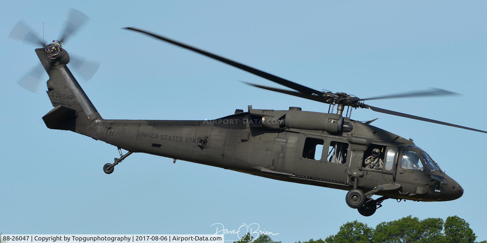 88-26047, Sikorsky UH-60L Blackhawk C/N 70-1263, Media ship departing