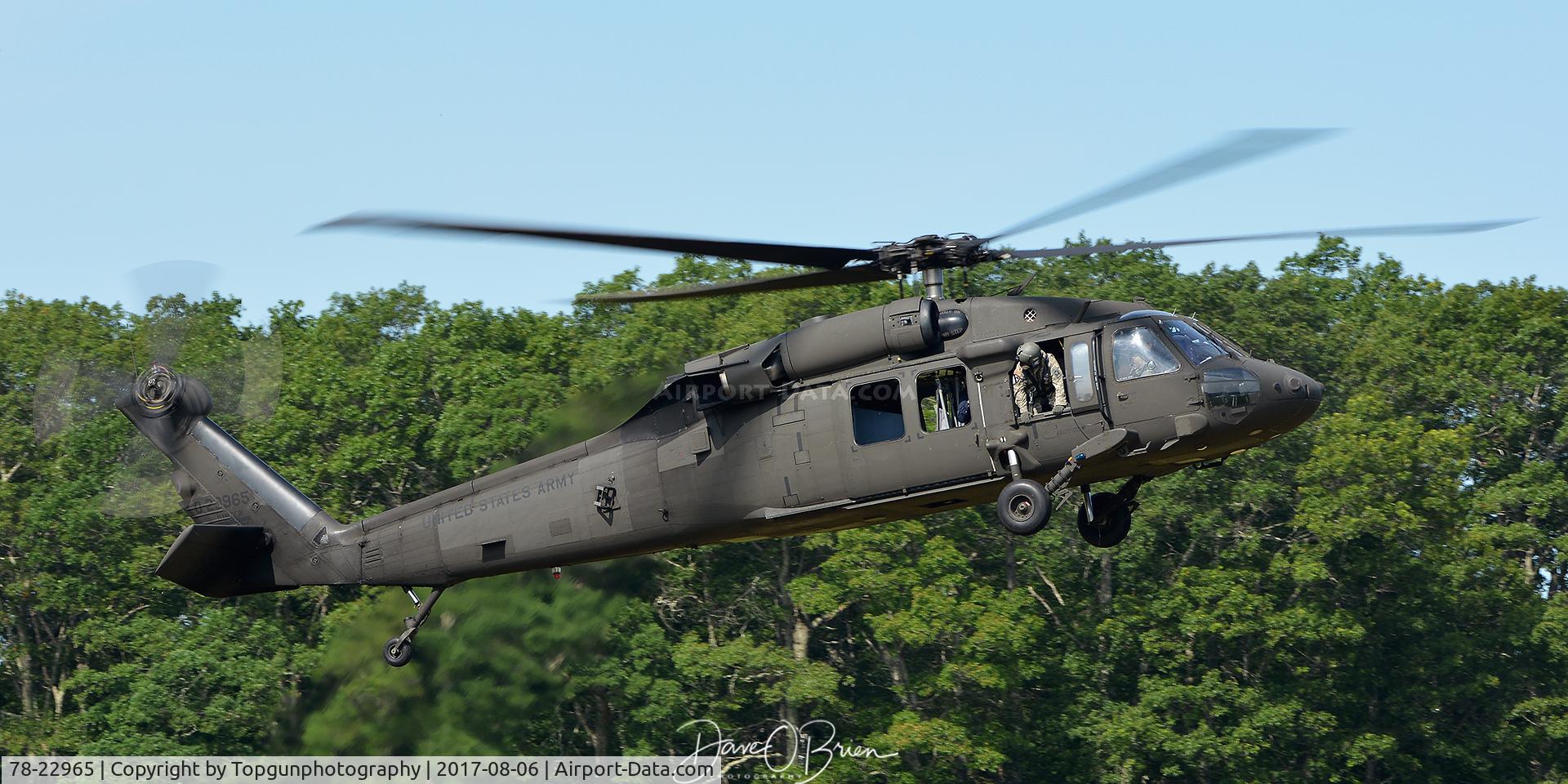 78-22965, 1979 Sikorsky UH-60A Black Hawk C/N 70028, Media ship returning