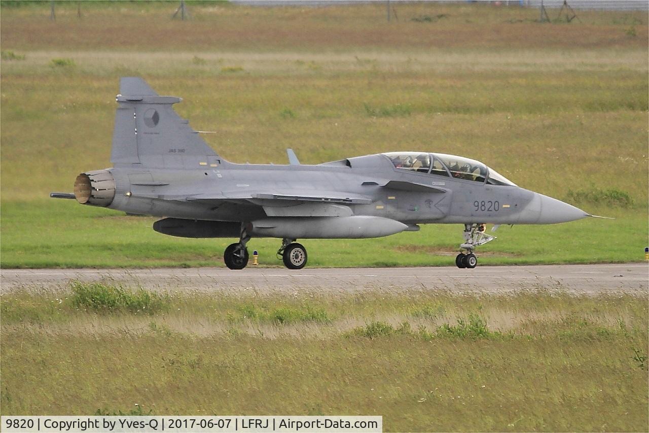 9820, 2005 Saab JAS-39D Gripen C/N 39820, Saab JAS-39D Gripen, Taxiing to flight line, Landivisiau Naval Air Base (LFRJ) Tiger Meet 2017