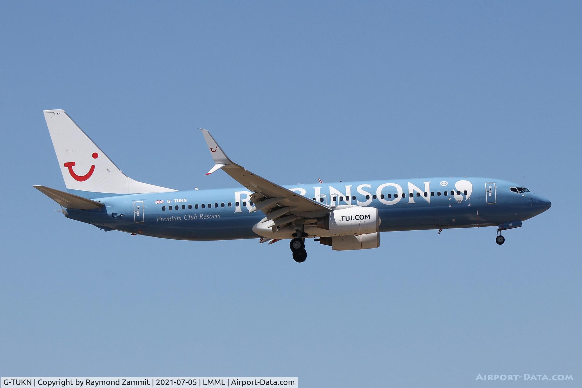 G-TUKN, 2011 Boeing 737-8K5 C/N 37252, B737-800 G-TUKN TUI Fly in Robinson special colours