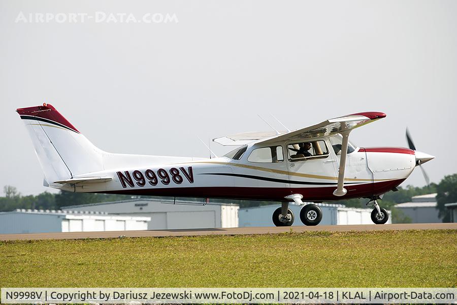 N9998V, 1977 Cessna R172K Hawk XP C/N R1722361, Cessna R172K Hawk XP  C/N R1722361, N9998V