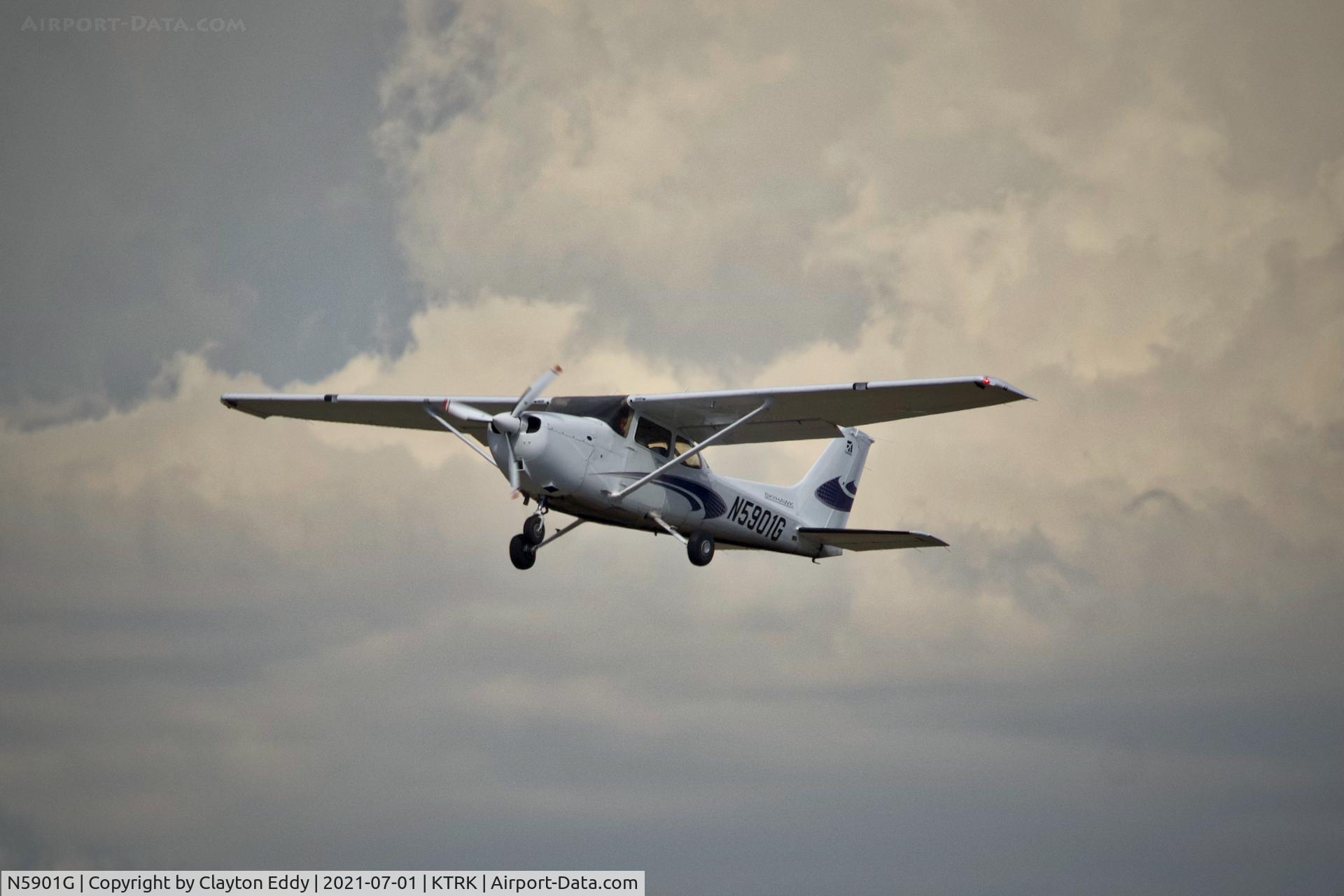 N5901G, 2018 Cessna 172S Turbo Skyhawk JT-A C/N 172S12192, Truckee airport California 2021.