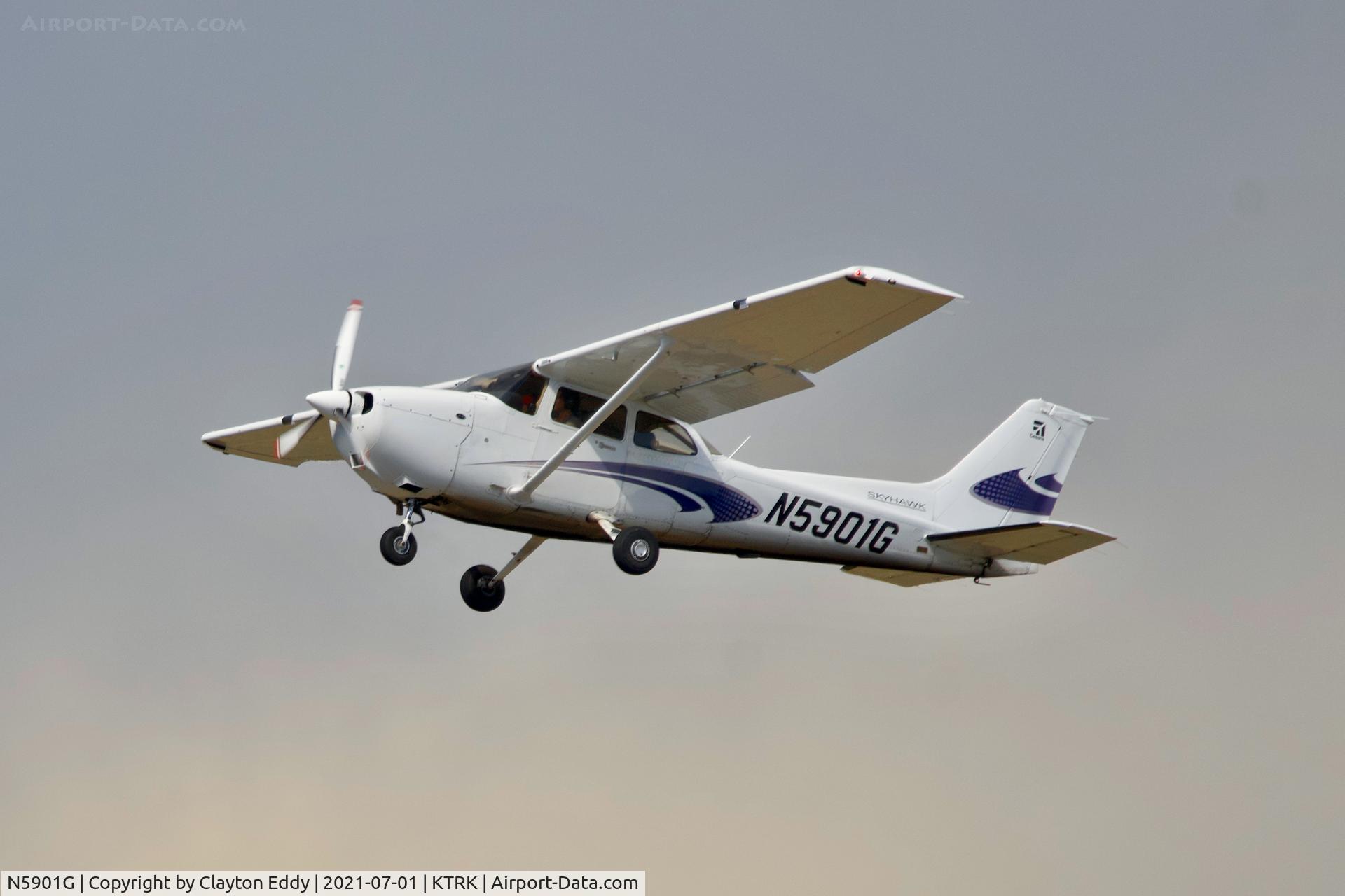 N5901G, 2018 Cessna 172S Turbo Skyhawk JT-A C/N 172S12192, Truckee airport California 2021.