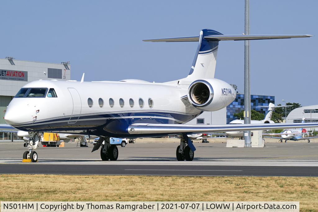 N501HM, 2003 Gulfstream Aerospace GV-SP (G500) C/N 5001, private Gulfstream G500