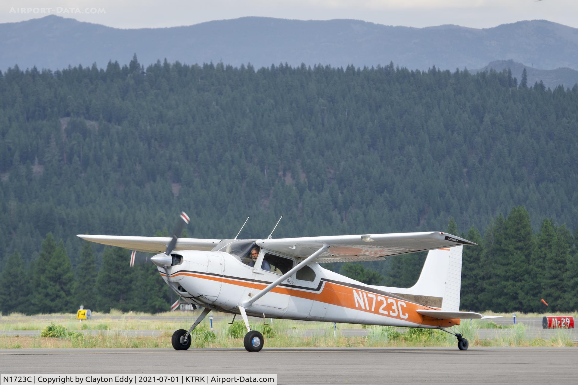N1723C, 1953 Cessna 180 C/N 30423, Truckee airport California 2021.