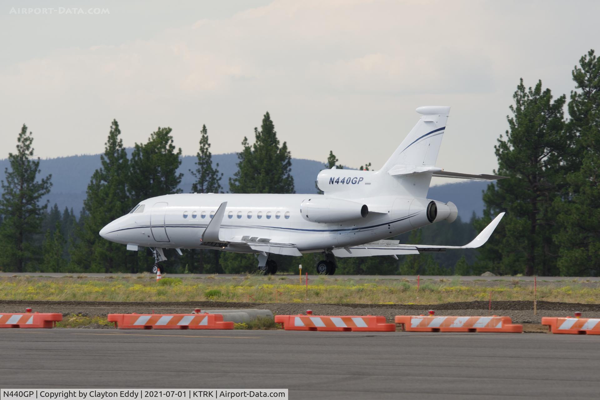 N440GP, 2001 Dassault Falcon 900EX C/N 85, Truckee airport California 2021.