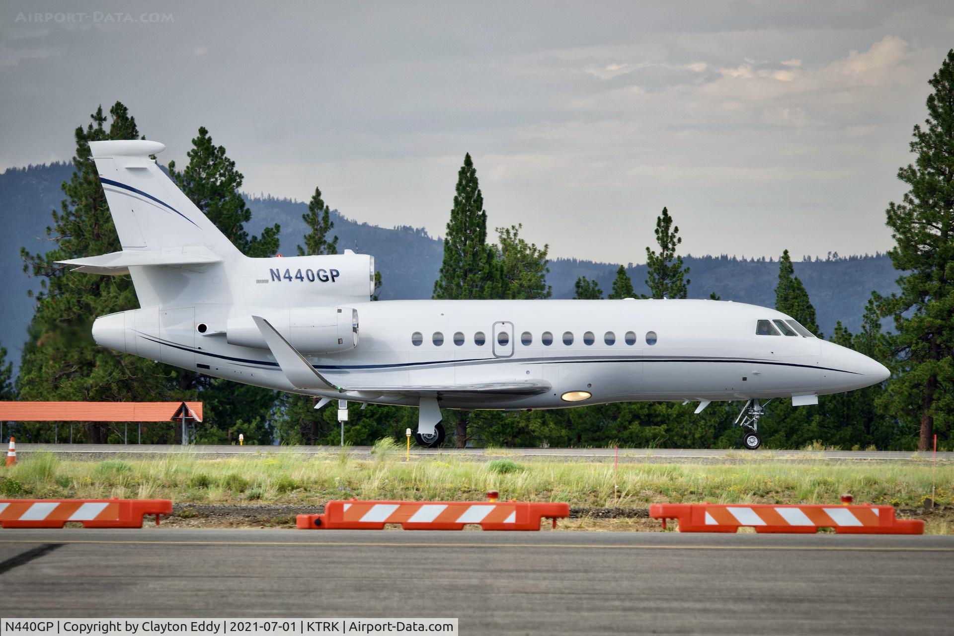 N440GP, 2001 Dassault Falcon 900EX C/N 85, Truckee airport California 2021.