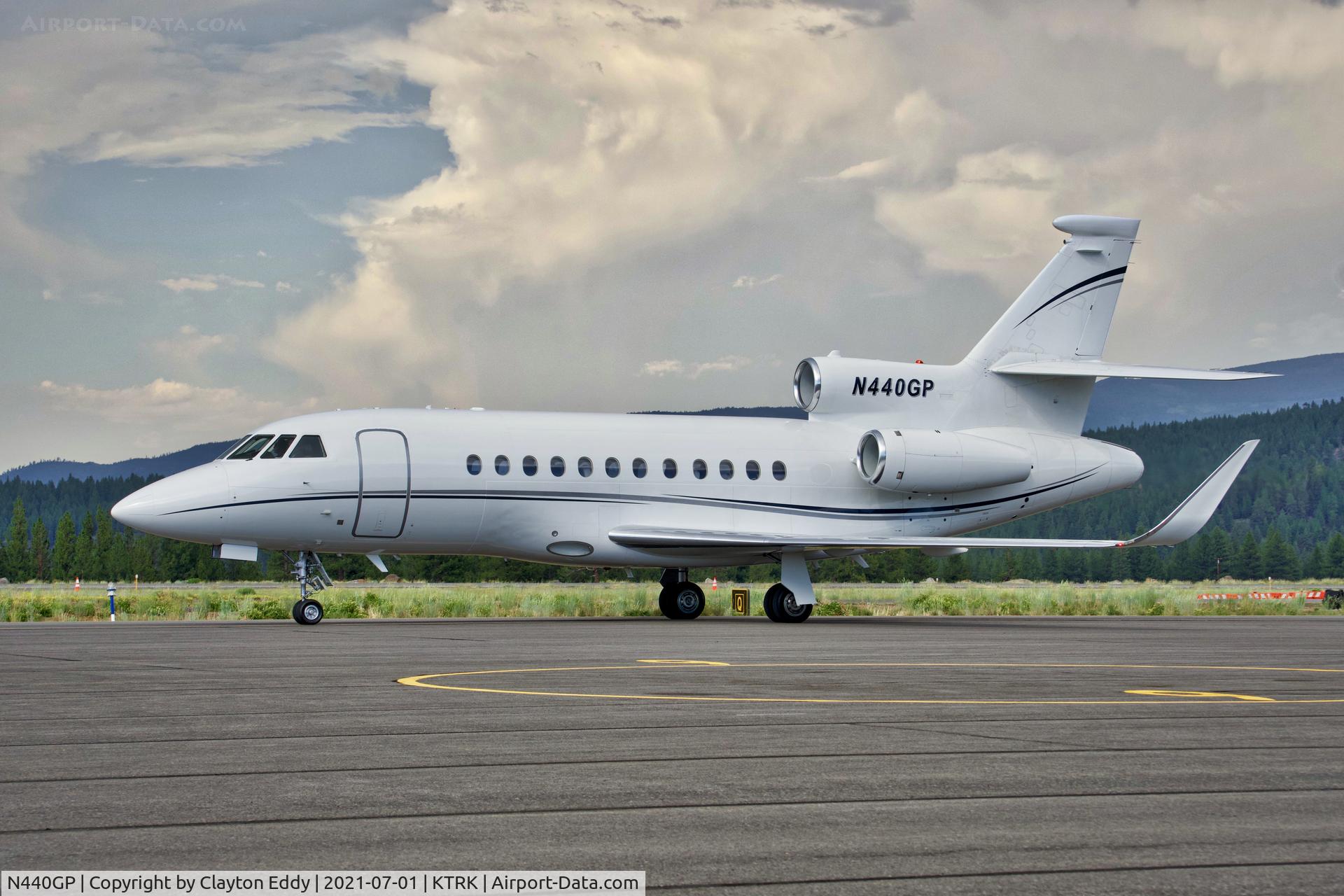 N440GP, 2001 Dassault Falcon 900EX C/N 85, Truckee airport California 2021.