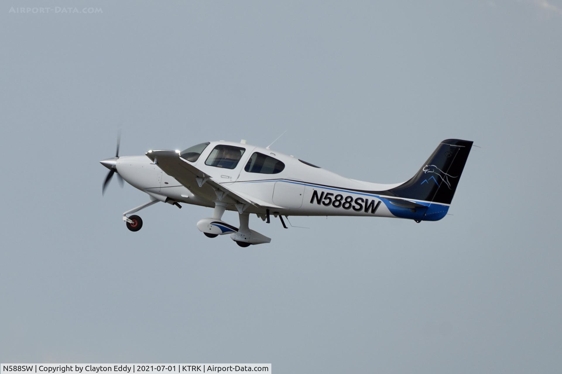 N588SW, 2018 Cirrus SR20 C/N 2449, Truckee airport California 2021.