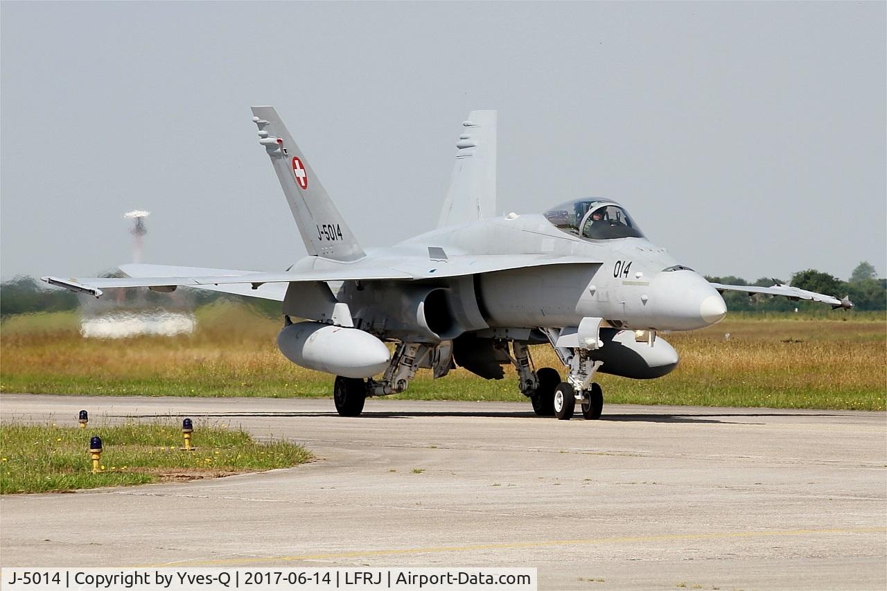 J-5014, McDonnell Douglas F/A-18C Hornet C/N 1359, McDonnell Douglas FA-18C Hornet, Taxiing to flight line, Landivisiau Naval Air Base (LFRJ) Tiger Meet 2017