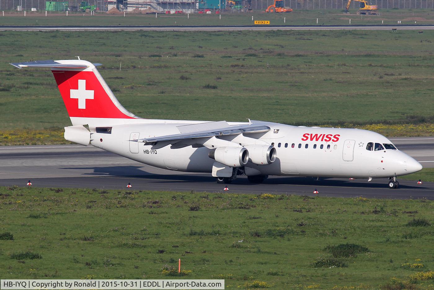 HB-IYQ, 2001 British Aerospace Avro 146-RJ100 C/N E3384, at dus