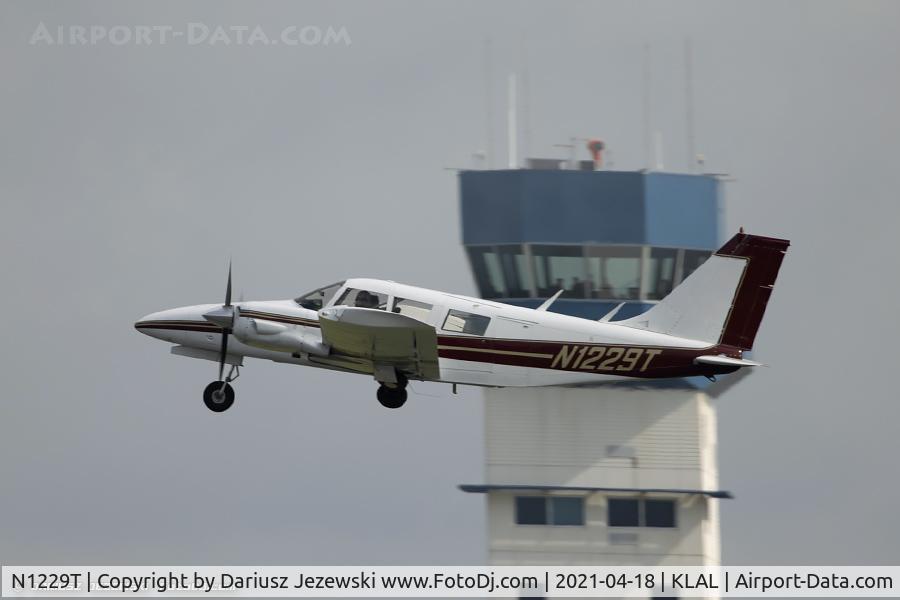 N1229T, 1972 Piper PA-34-200 C/N 34-7250267, Piper PA-34-200 Seneca I  C/N 34-7250267 , N1229T