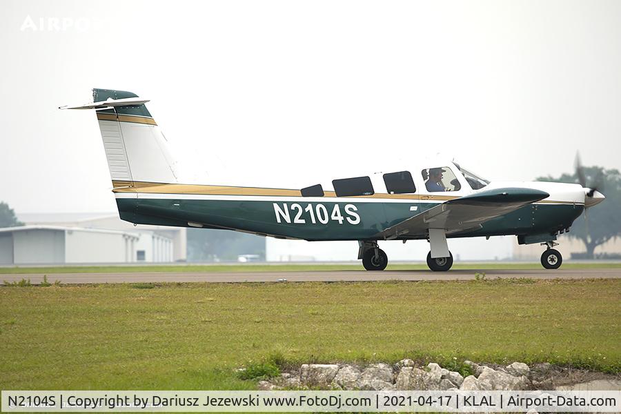 N2104S, Piper PA-32RT-300 C/N 32R-7985087, Piper PA-32RT-300 Lance  C/N 32R-7985087, N2104S