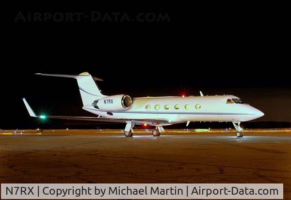 N7RX, 2005 Gulfstream Aerospace GIV-X (G450) C/N 4017, Night Photo