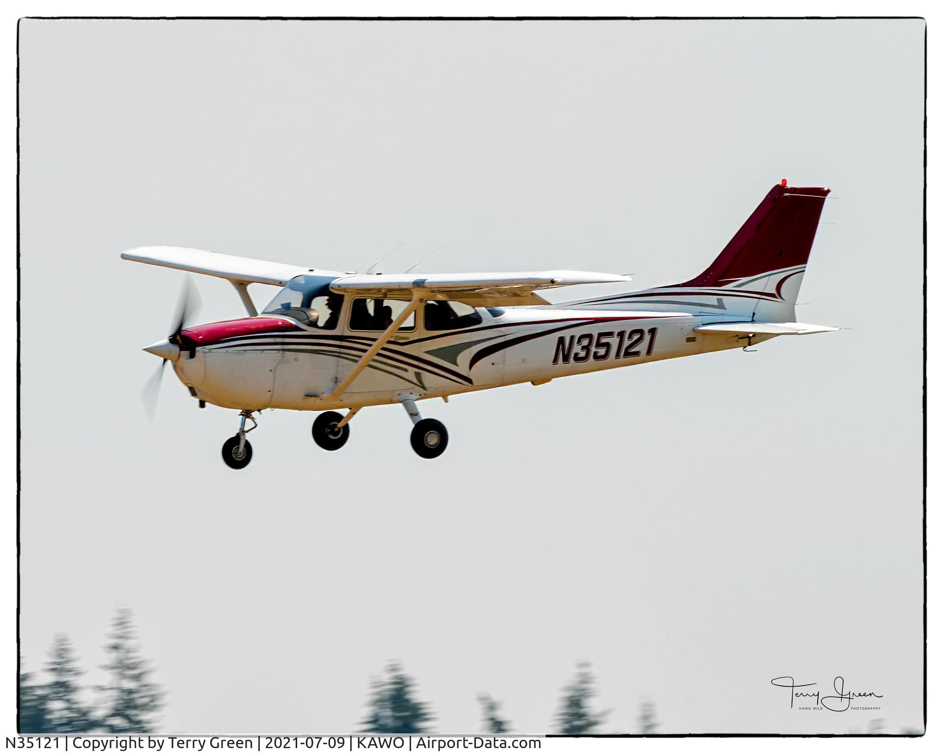 N35121, 2001 Cessna 172SP C/N 172S8844, KAWO