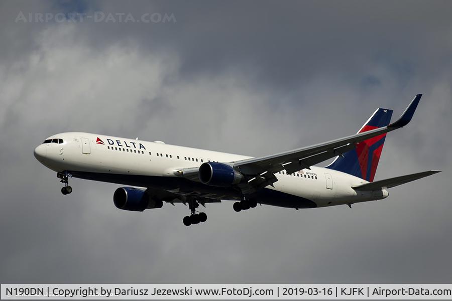 N190DN, 1997 Boeing 767-332 C/N 28447, Boeing 767-332/ER - Delta Air Lines  C/N 28447, N190DN