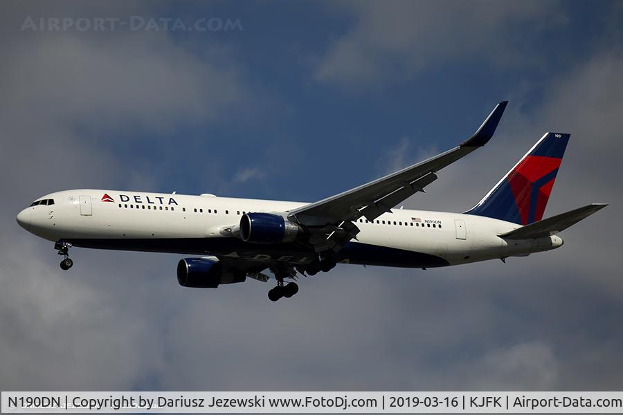 N190DN, 1997 Boeing 767-332 C/N 28447, Boeing 767-332/ER - Delta Air Lines  C/N 28447, N190DN