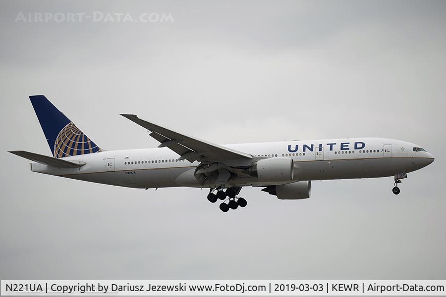 N221UA, 2001 Boeing 777-222 C/N 30552, Boeing 777-222/ER - United Airlines  C/N 30552, N221UA