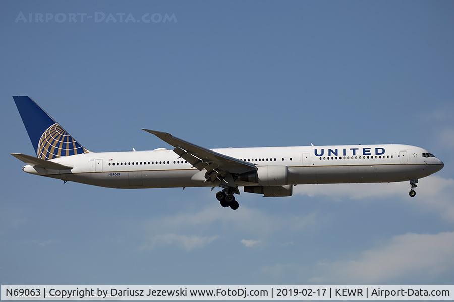 N69063, 2002 Boeing 767-424/ER C/N 29458, Boeing 767-424/ER - United Airlines  C/N 29458, N69063