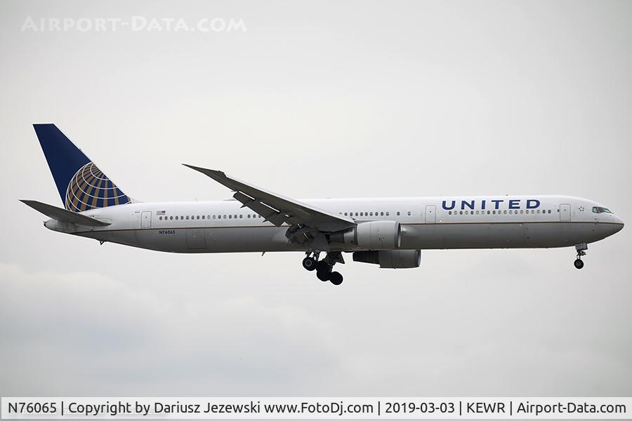 N76065, 2002 Boeing 767-424/ER C/N 29460, Boeing 767-424/ER - United Airlines  C/N 29460, N76065