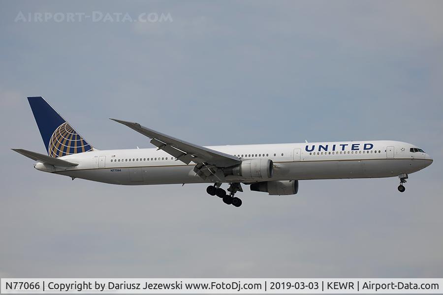 N77066, 2002 Boeing 767-424/ER C/N 29461, Boeing 767-424/ER - United Airlines  C/N 29461, N77066