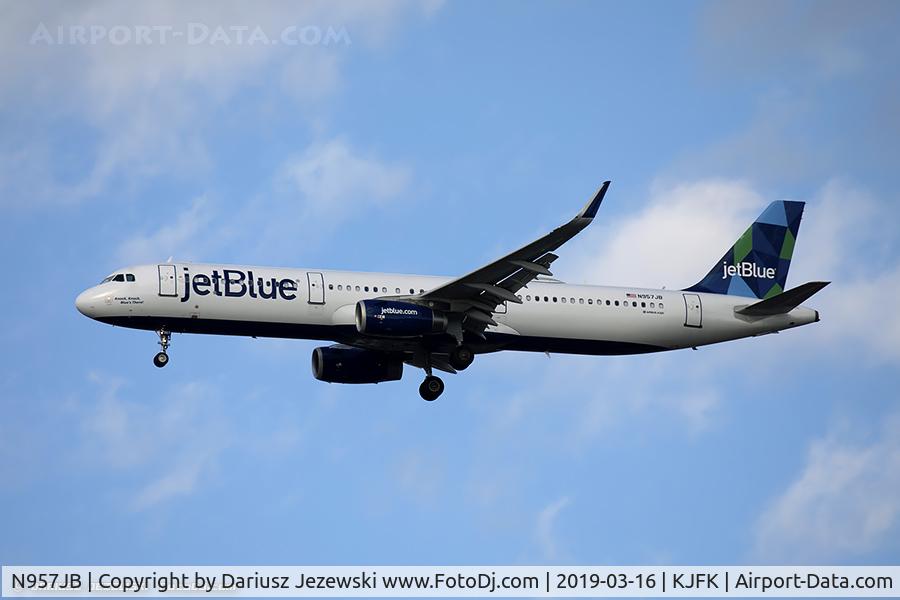 N957JB, 2015 Airbus A321-231 C/N 6809, Airbus A321-231  