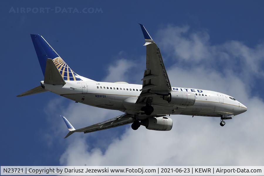 N23721, 1999 Boeing 737-724 C/N 28940, Boeing 737-724 - United Airlines  C/N 28940, N23721