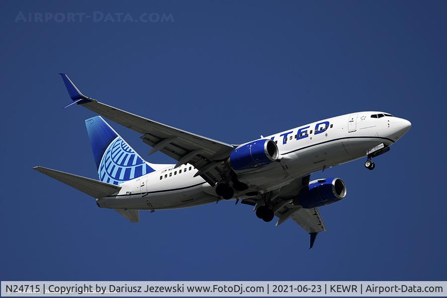 N24715, 1998 Boeing 737-724 C/N 28786, Boeing 737-724 - United Airlines  C/N 28786, N24715