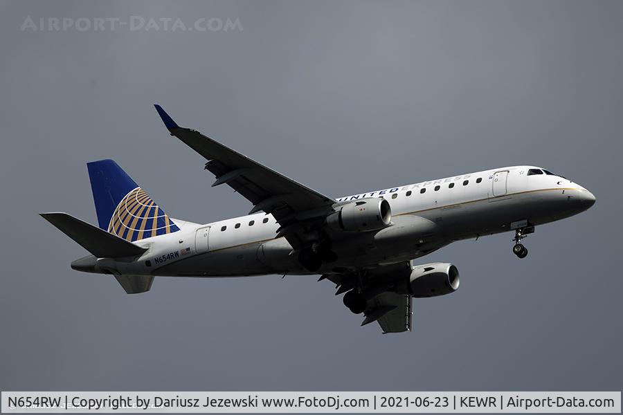 N654RW, 2005 Embraer 170SE (ERJ-170-100SE) C/N 17000104, Embraer ERJ-170-100SE- United Express (Shuttle America)   C/N 17000104, N654RW