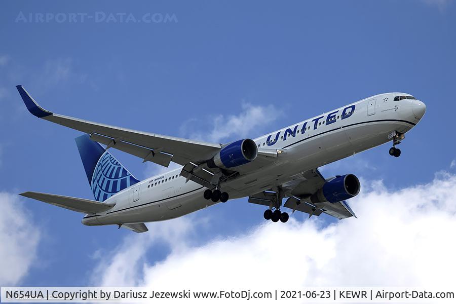 N654UA, 1992 Boeing 767-322ER C/N 25392, Boeing 767-322/ER - United Airlines  C/N 25392, N654UA