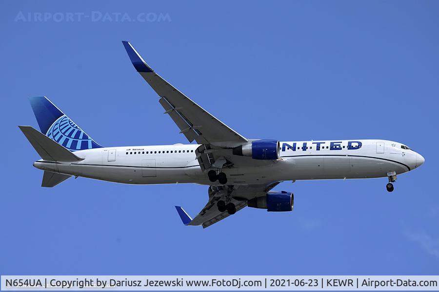 N654UA, 1992 Boeing 767-322ER C/N 25392, Boeing 767-322/ER - United Airlines  C/N 25392, N654UA