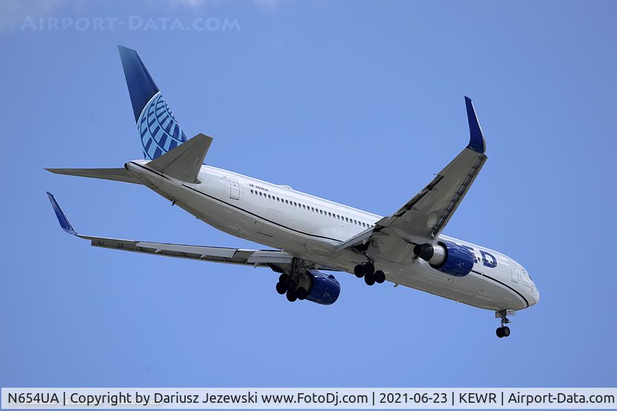 N654UA, 1992 Boeing 767-322ER C/N 25392, Boeing 767-322/ER - United Airlines  C/N 25392, N654UA