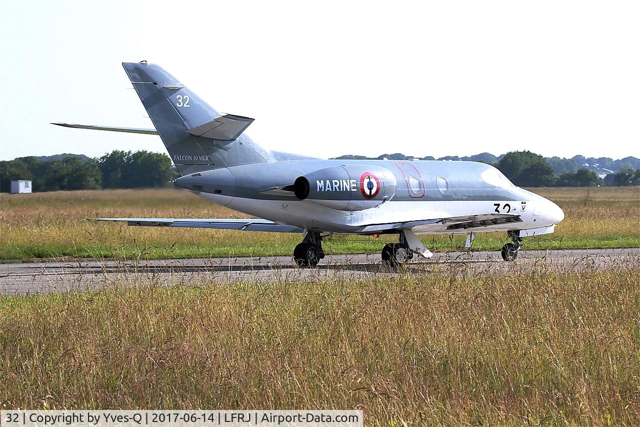 32, 1974 Dassault Falcon 10MER C/N 32, Dassault Falcon 10 MER, Taxiing to rwy 26, Landivisiau Naval Air Base (LFRJ)