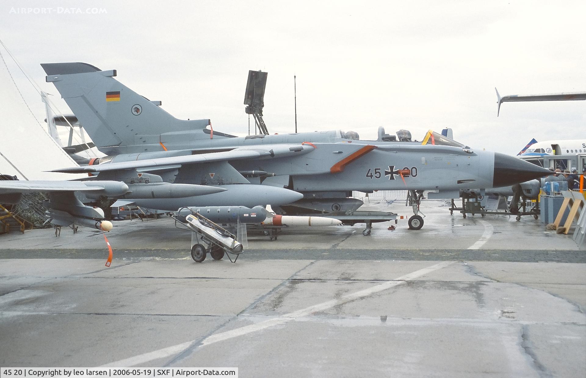 45 20, Panavia Tornado IDS C/N 553/GS168/4220, Berlin ILA 19.5.2006