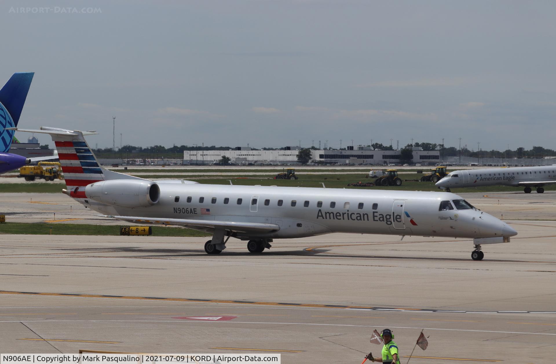 N906AE, 2005 Embraer ERJ-145LR (EMB-145LR) C/N 14500894, EMB-145LR