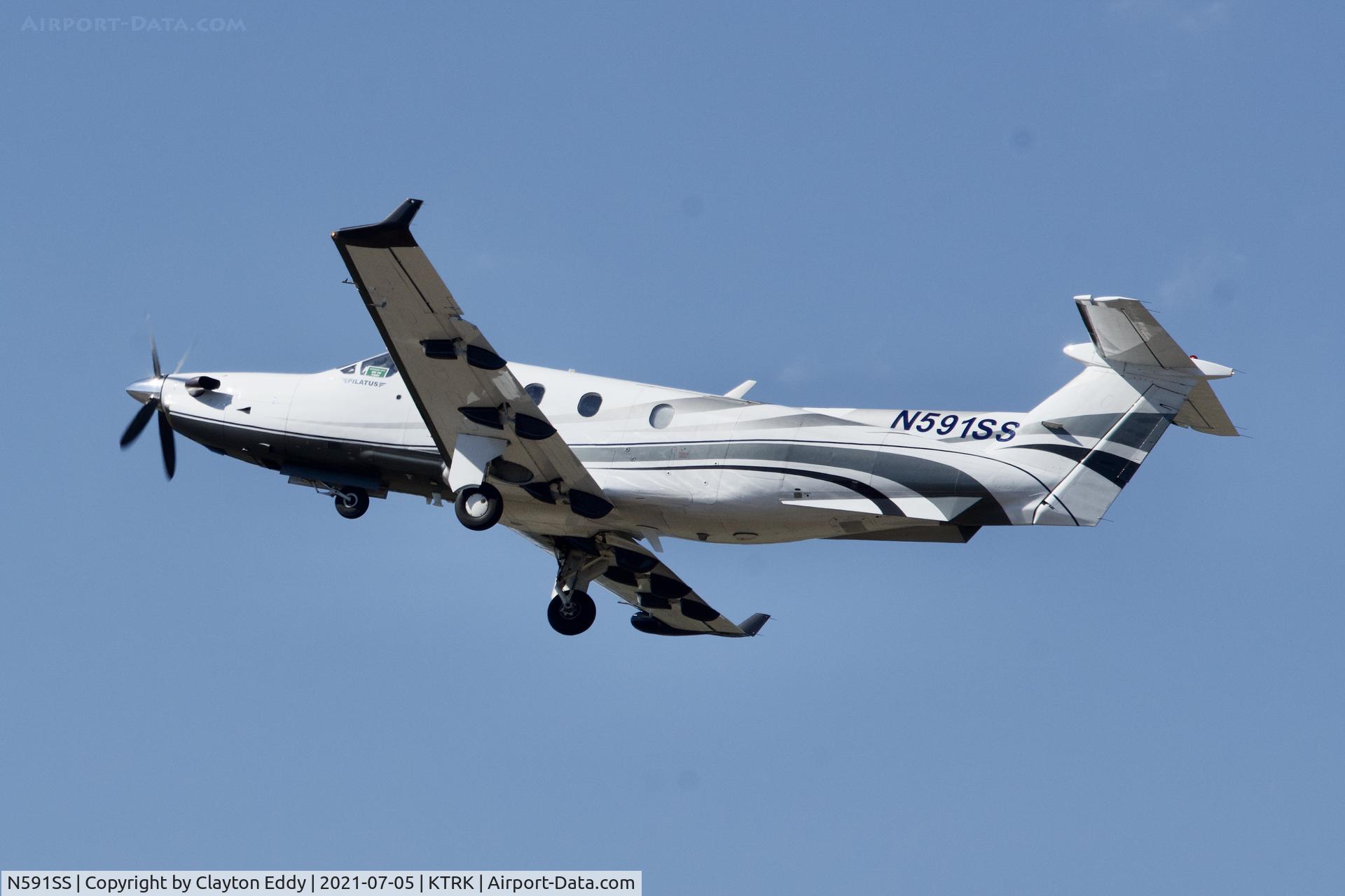 N591SS, 2004 Pilatus PC-12/45 C/N 591, Truckee airport California 2021.