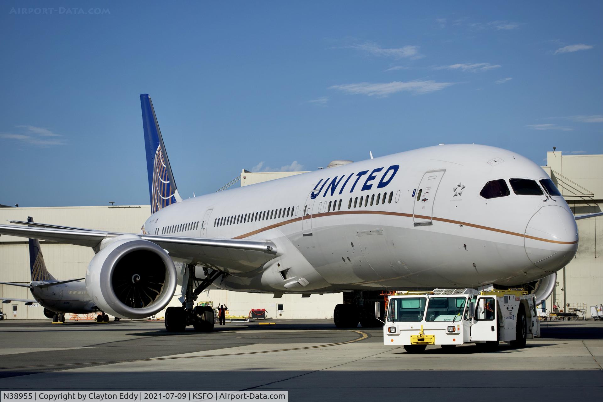 N38955, 2015 Boeing 787-9 Dreamliner C/N 37814, SFO 2021.