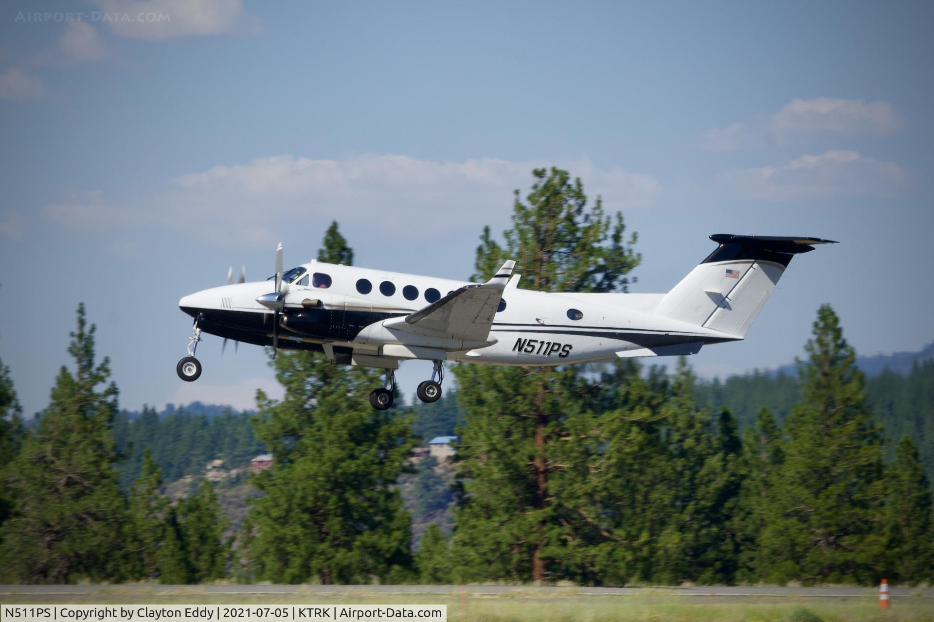 N511PS, 2001 Beechcraft B300 Super King Air C/N FL-312, Truckee airport California 2021.
