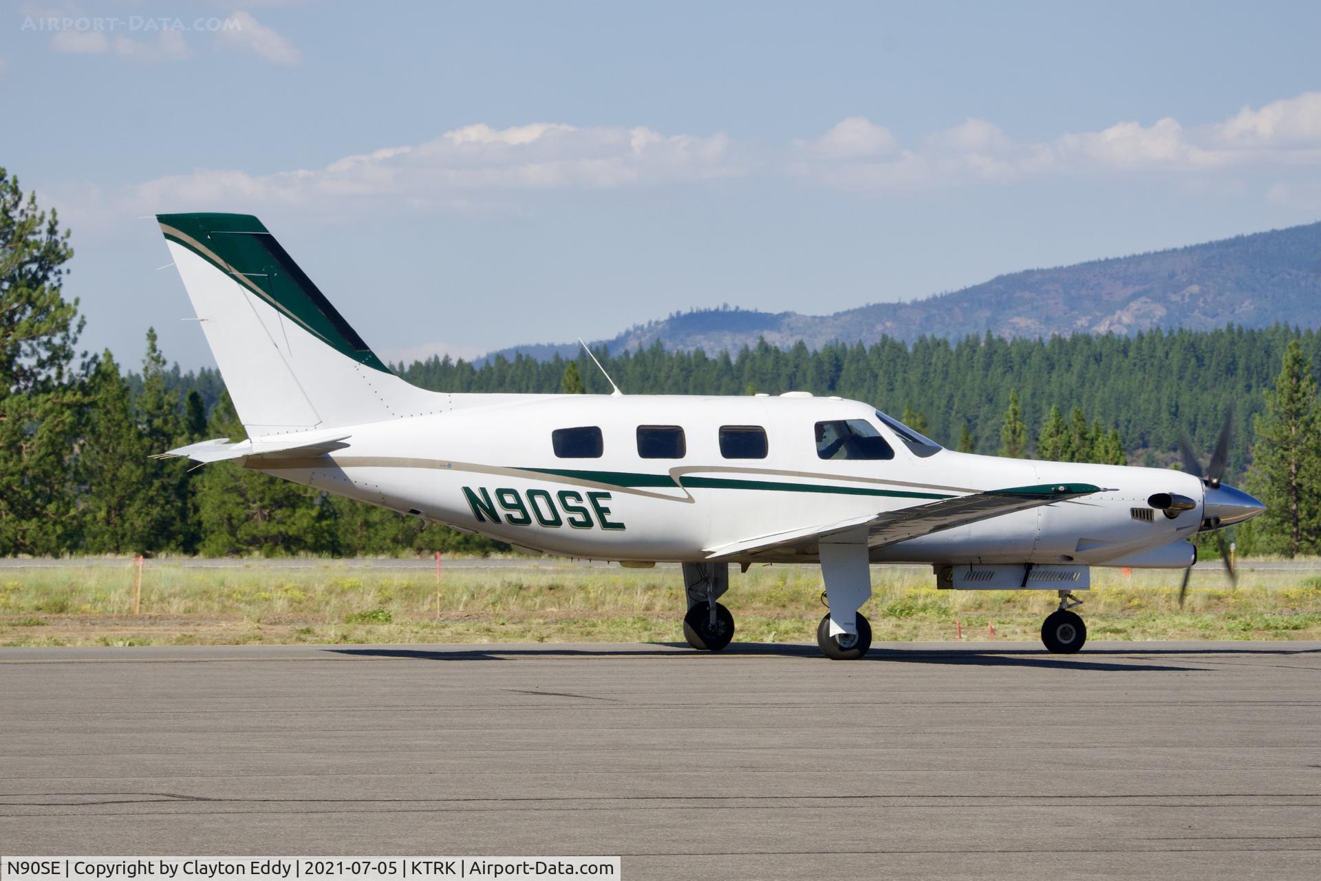 N90SE, 1989 Piper PA-46-350P Malibu Mirage C/N 4622041, Truckee airport California 2021.