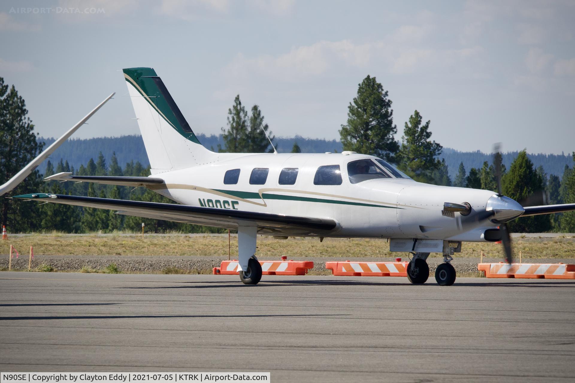 N90SE, 1989 Piper PA-46-350P Malibu Mirage C/N 4622041, Truckee airport California 2021.