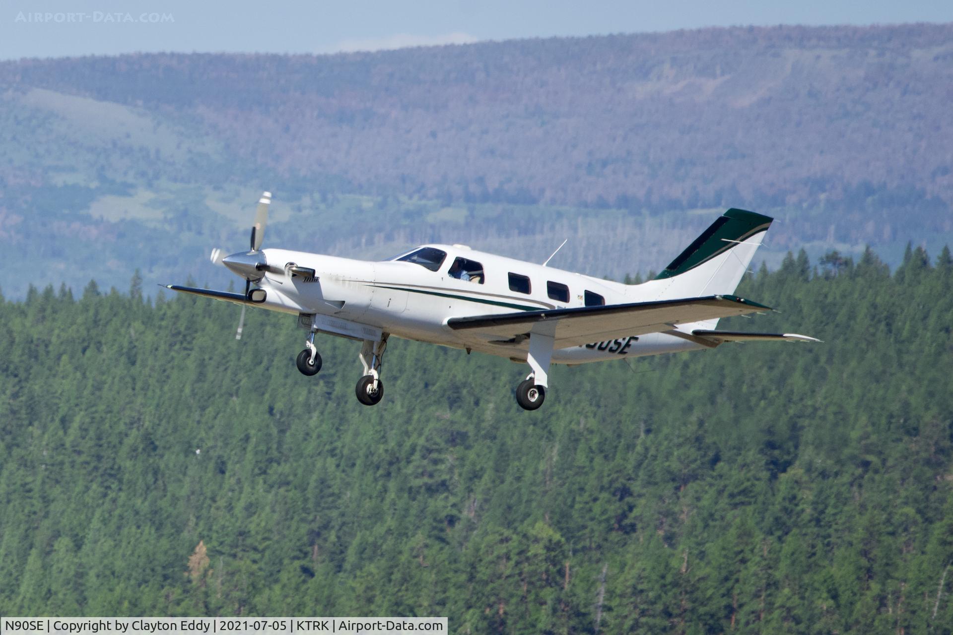 N90SE, 1989 Piper PA-46-350P Malibu Mirage C/N 4622041, Truckee airport California 2021.
